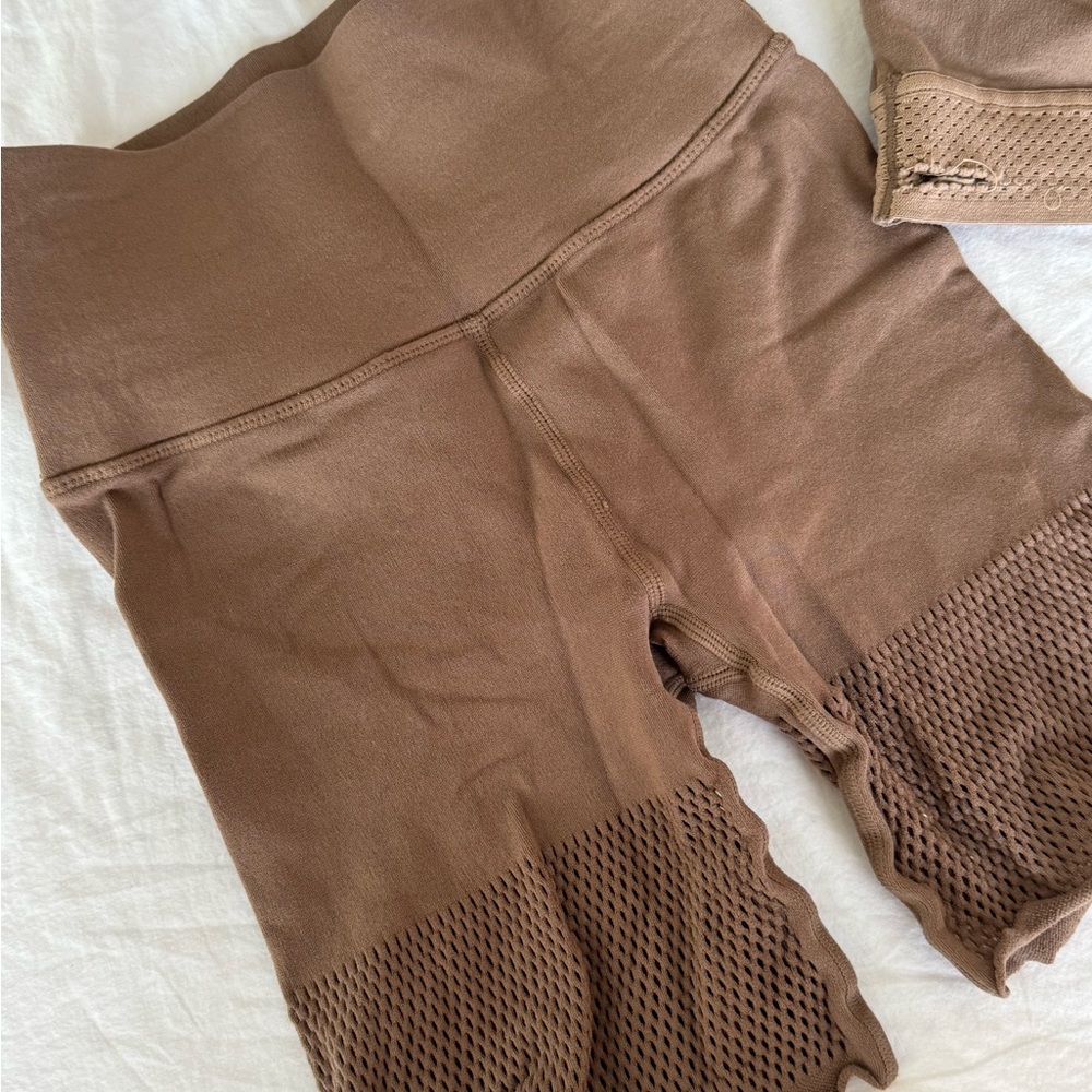 Fabletics Special Edition Mesh Set - Picture 2 of 4